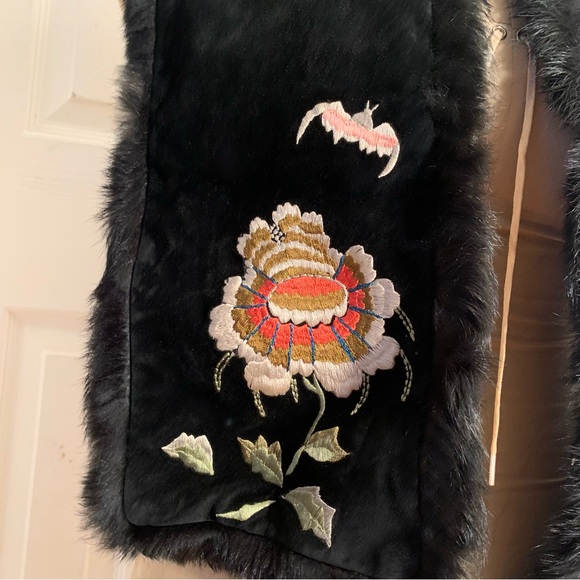 Natori suede and fur flowers birds butterfly embroidered scarf - Picture 9 of 11